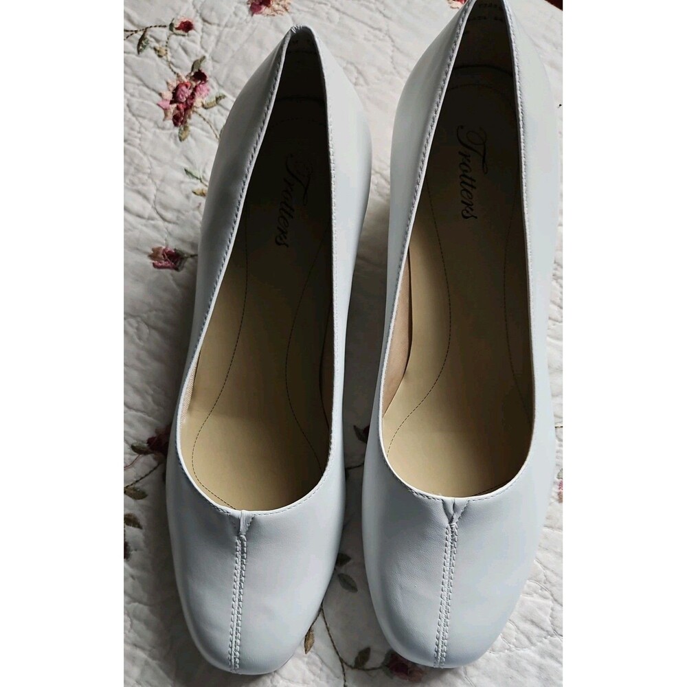 Trotters Doris Leather White Pumps Size 12 W New